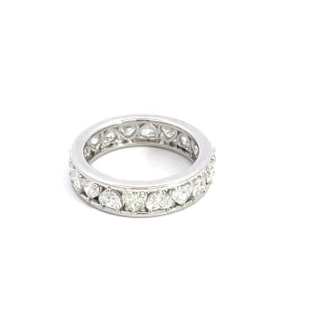 18K White Gold 2.61ctw Diamond Heart Eternity Band